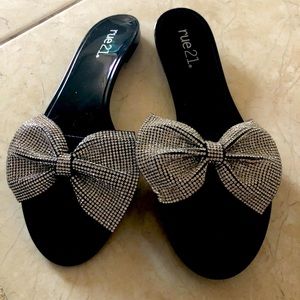 Rhinestone bow sandals size 7